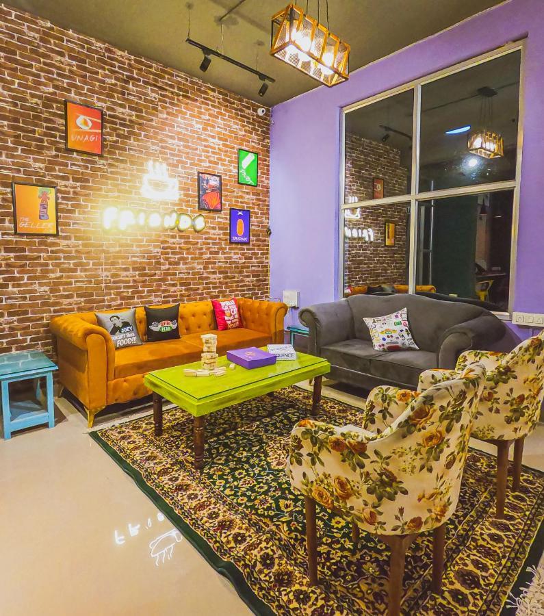 Whoopers Hostel Bir Esterno foto