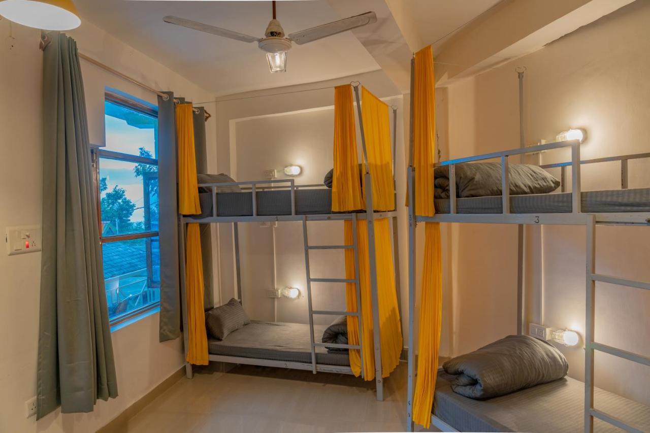 Whoopers Hostel Bir Esterno foto