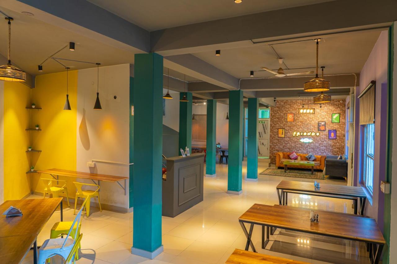 Whoopers Hostel Bir Esterno foto