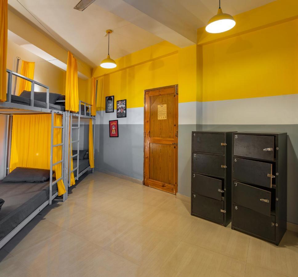 Whoopers Hostel Bir Esterno foto