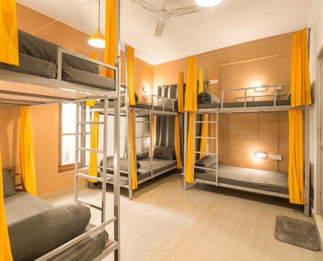 Whoopers Hostel Bir Esterno foto