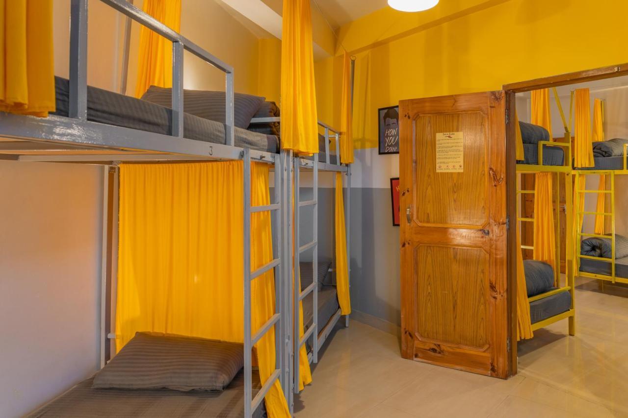 Whoopers Hostel Bir Esterno foto