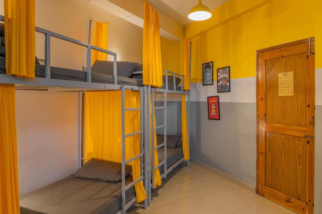 Whoopers Hostel Bir Esterno foto