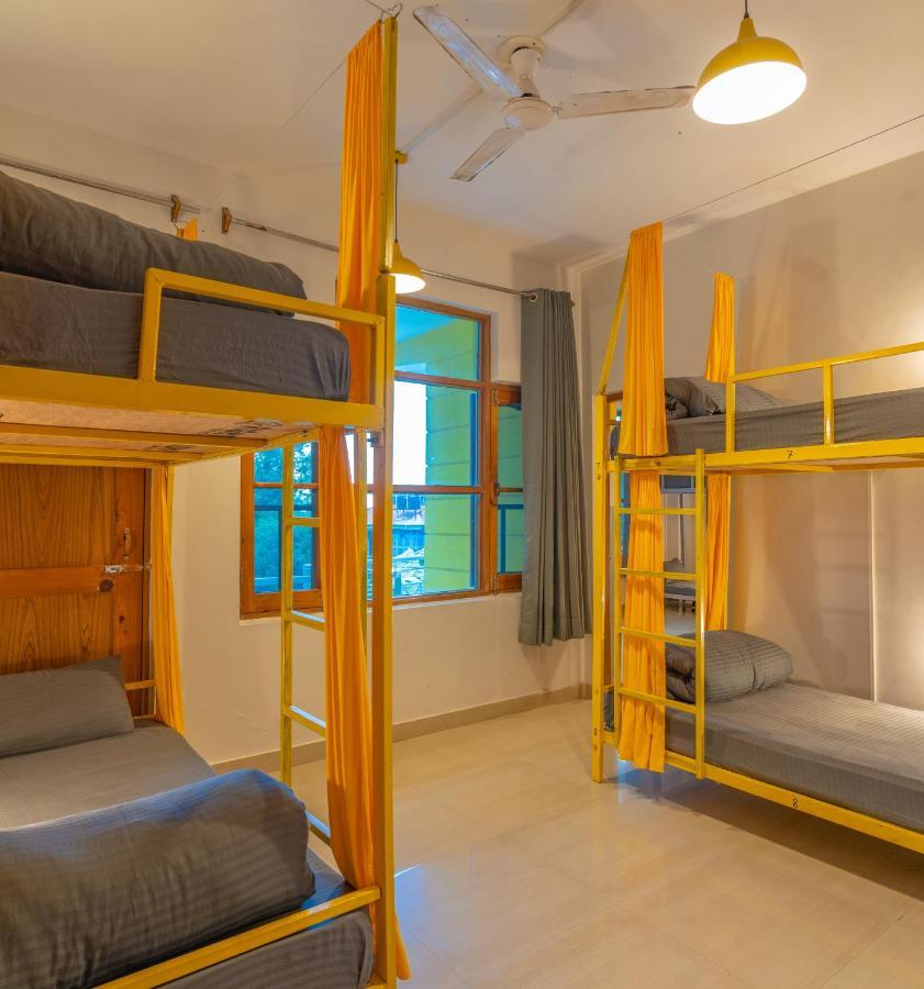 Whoopers Hostel Bir Esterno foto