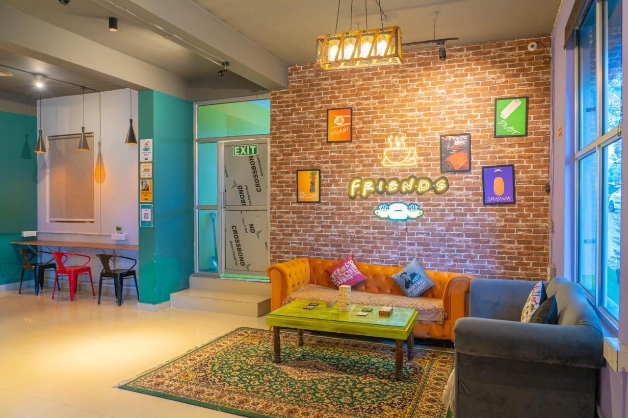 Whoopers Hostel Bir Esterno foto