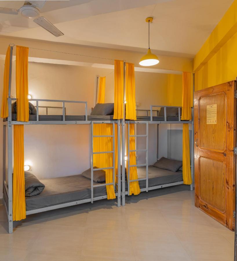 Whoopers Hostel Bir Esterno foto