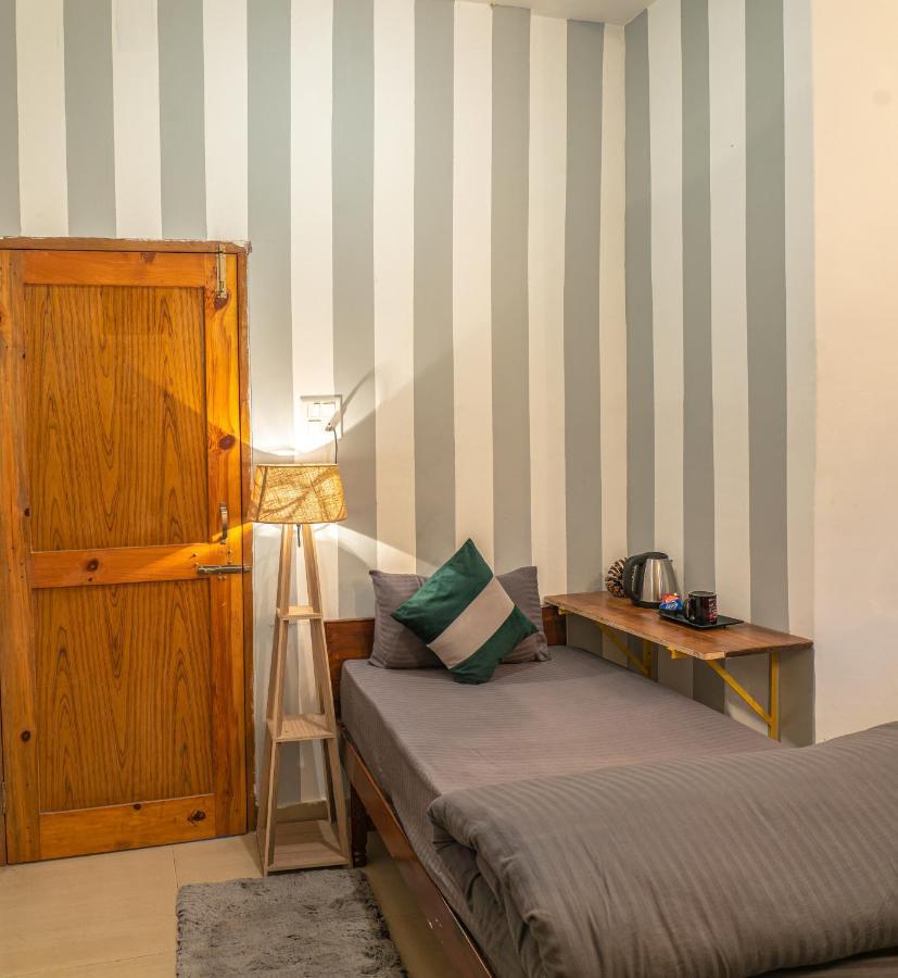 Whoopers Hostel Bir Esterno foto